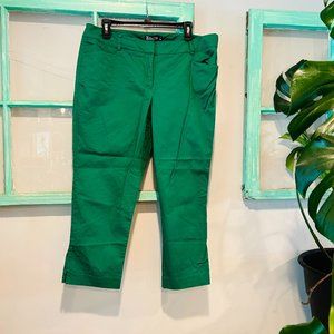 New York & Co. Green Crop Pants - Size 14 -